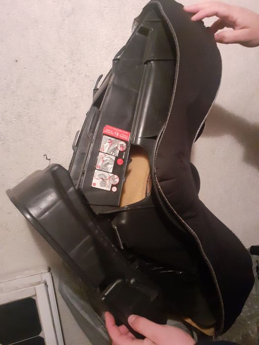 Scaun bebe pentru masină