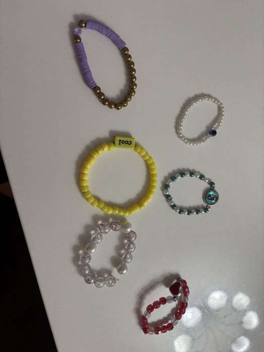 Гривни ръчно направени