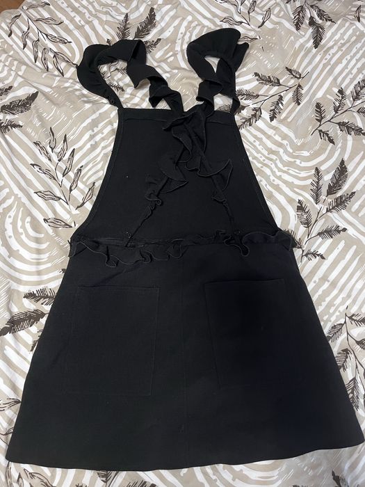 Черна рокля с гол гръб Mango