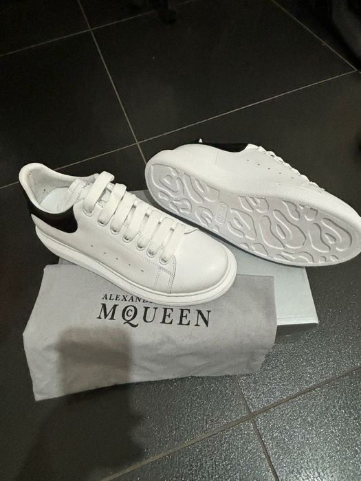 Adidași unisex diverse modele.