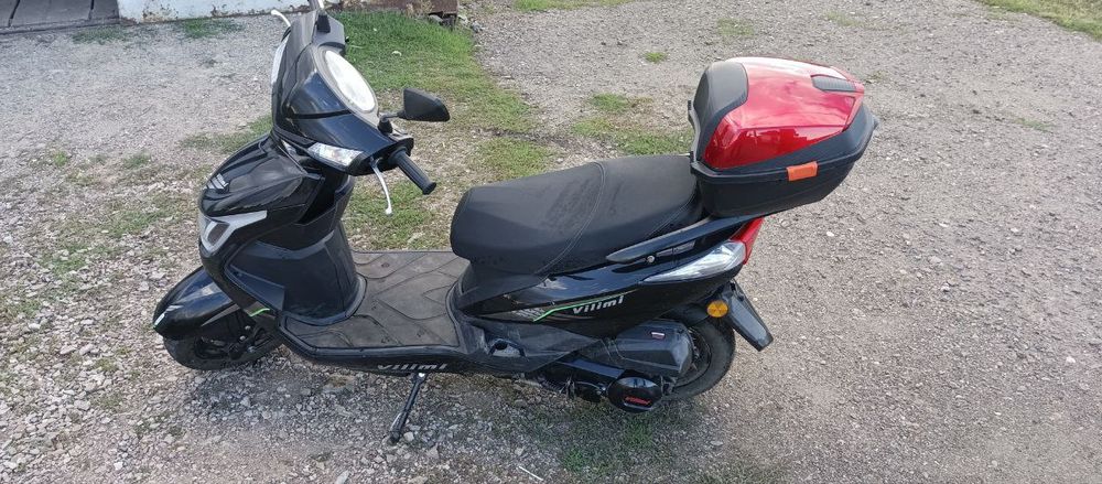 Продам скутер 2024г