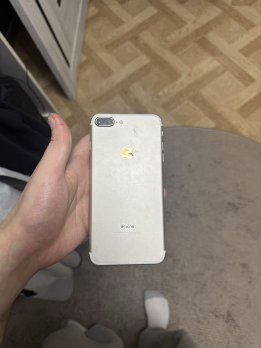 Айфон 7+ продам.