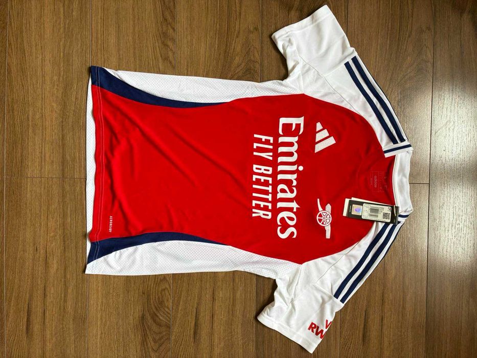 Нови оригинални екипи на Арсенал