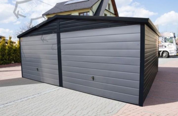 Garaje auto pe structura metalica învelite cu panouri Sandwich