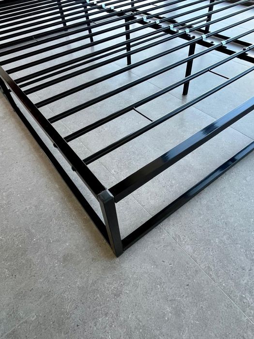 Метално легло за матрак с размери 160/200