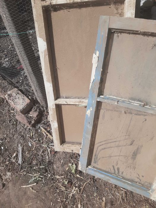 Стари дървени прозорци