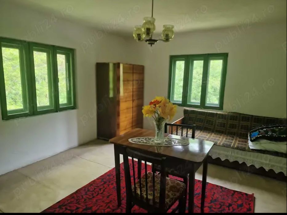 Casa de vanzare in zona de munte Mehedinti, com. Podeni