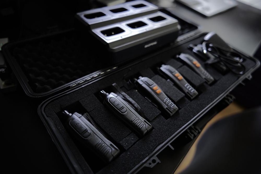 Set 6 statii Baofeng + statie incarcate + hard case