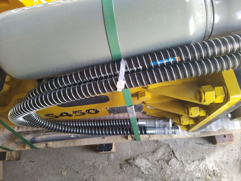 Чисто нов хидравличен чук