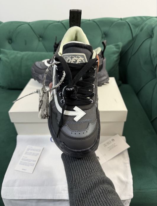 Adidasi off white odsy-1000