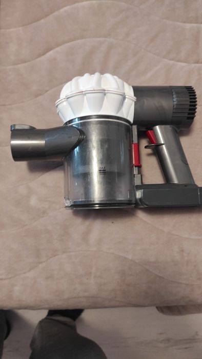 Безкабелна прахосмукачка Dyson V6 / Дайсън