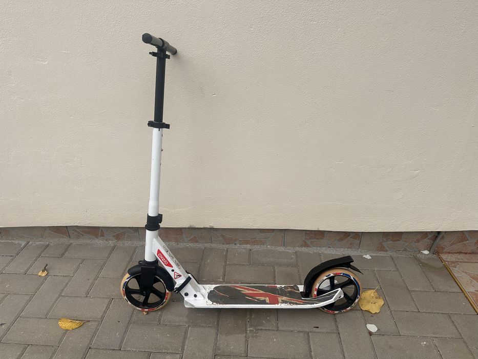 Vand trotinete pentru copii