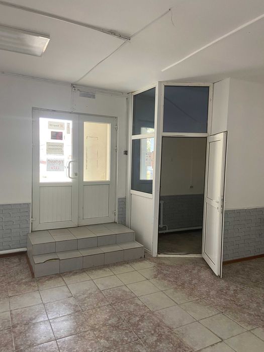 Сдается в аренду нежилое коммерческое помещение.