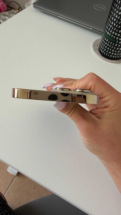 iPhone 13 Pro Gold, използван, но запазен. Върви с кабел за зареждане.