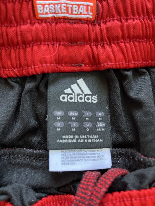 Къси панталони Adidas и бански Quiksilver