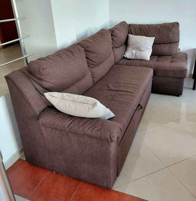 Мебели за жилище