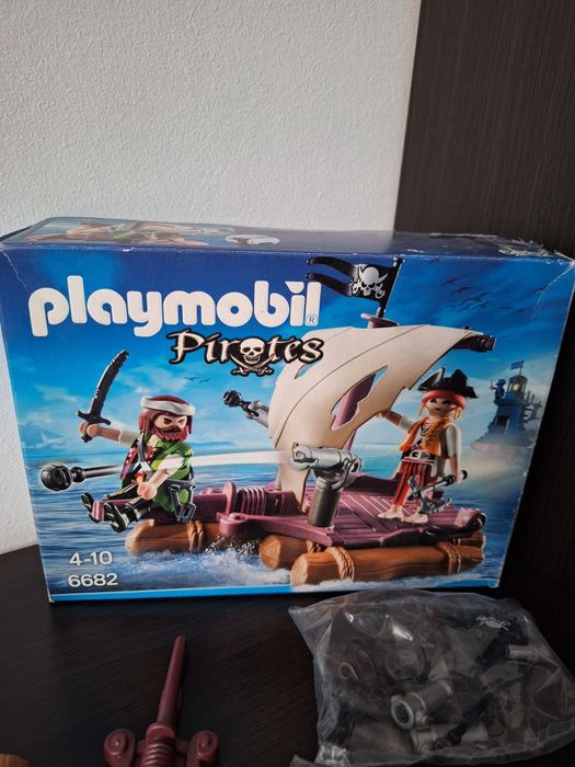 Playmobil Pirates - Pluta cu pirați (6682)nou sigilat.