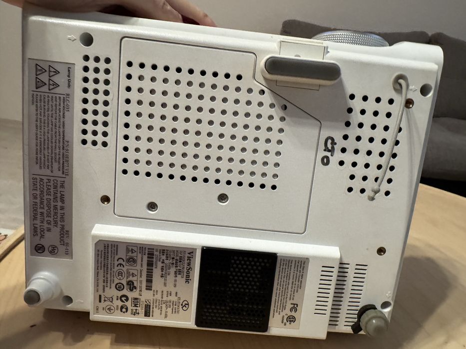 Проектор ViewSonic PJ513D — отлично състояние, готов за работа