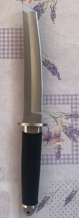 Cuțit japonez cu teacă