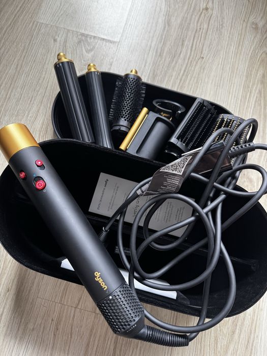 Dyson airwrap negru