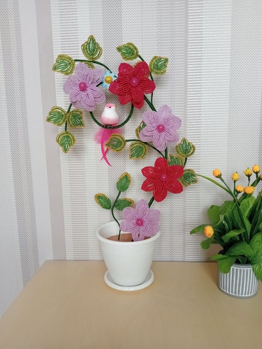 Белоснежная береза из бисера.