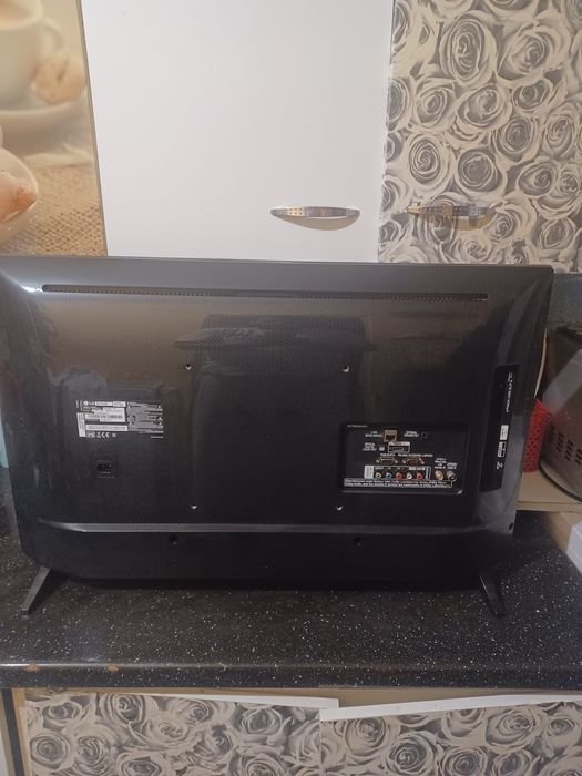 Vand doua leduri tv pentru piese LG