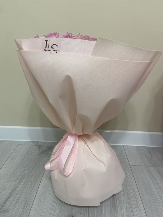 Тез арада, Гүл сатылады