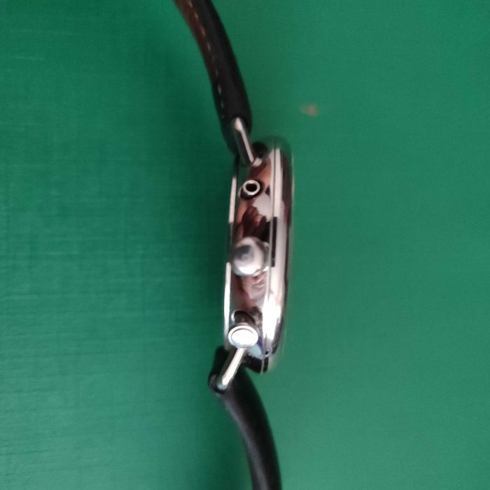 Часы швейцарские