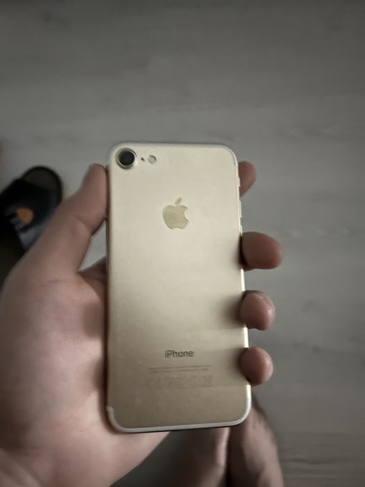 Продам идельный айфон 7