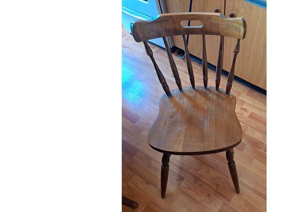 продавам 4 дървени столове от бук - цена на бройка