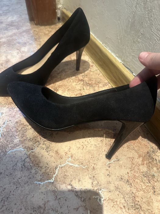 Продам замшевые туфли