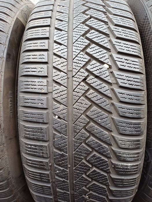 Vand 4 anvelope de iarna 235 45 r18 CONTINENTAL aproape noi