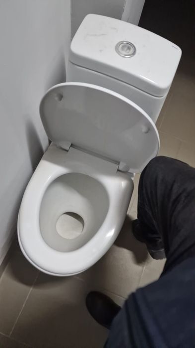 Унитаз б/у белый