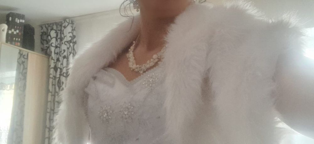 Șemineu,Rochie de mireasa și mai multe accesorii detalii in privat.