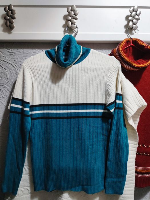 Свитера , кофты и вязанные платья