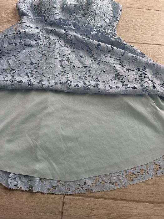 Светло синя дантелена рокля