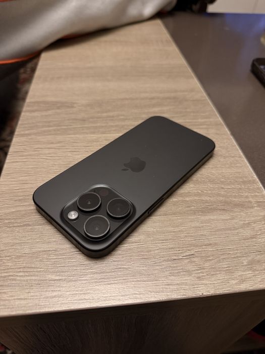 Безупречен IPhone 15 pro 256 gb