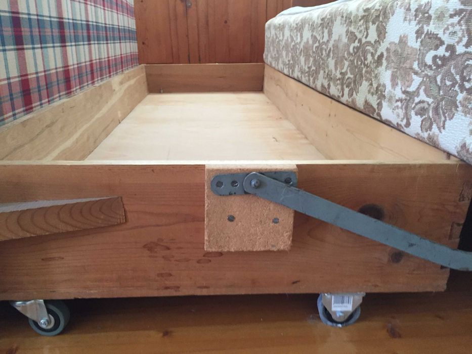 Разтегателно канапе което става на легло