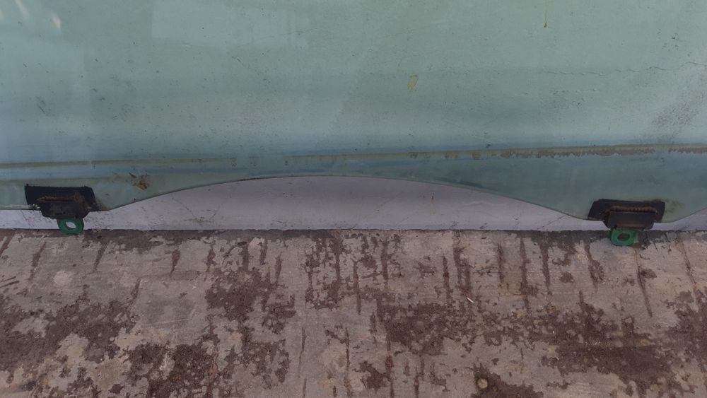 Продам переднее боковое стекло ПРАВОЕ