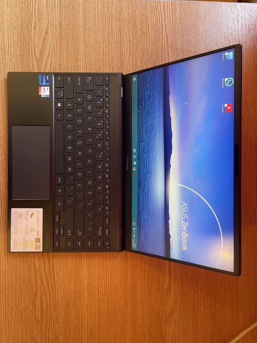 Laptop Asus Zenbook  14 cutie originala si accesori