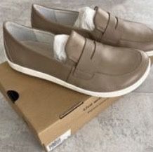 Продаю женскую обувь