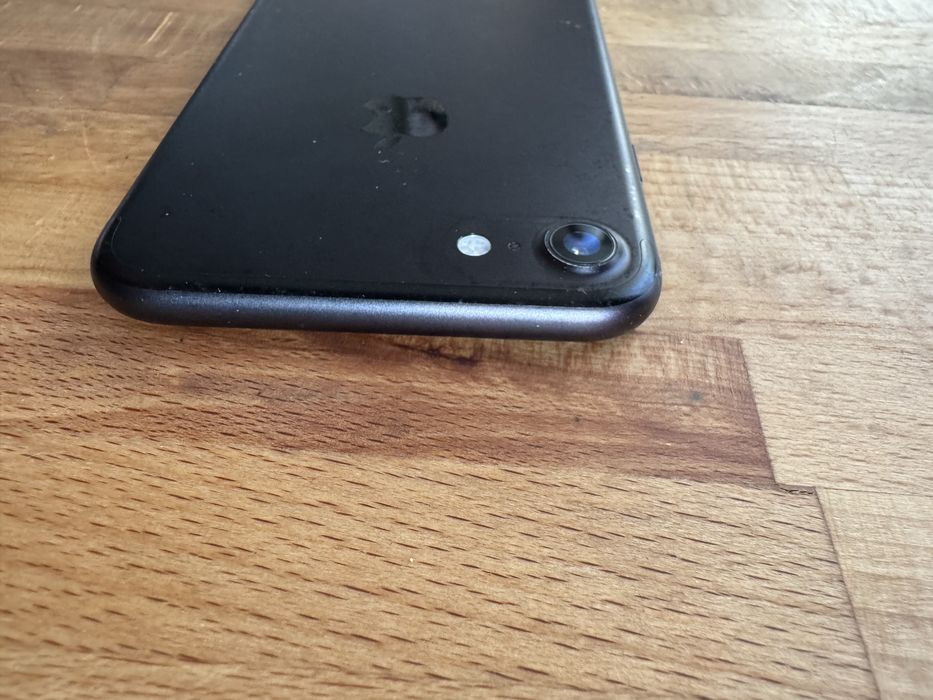 Продавам IPhone 7
