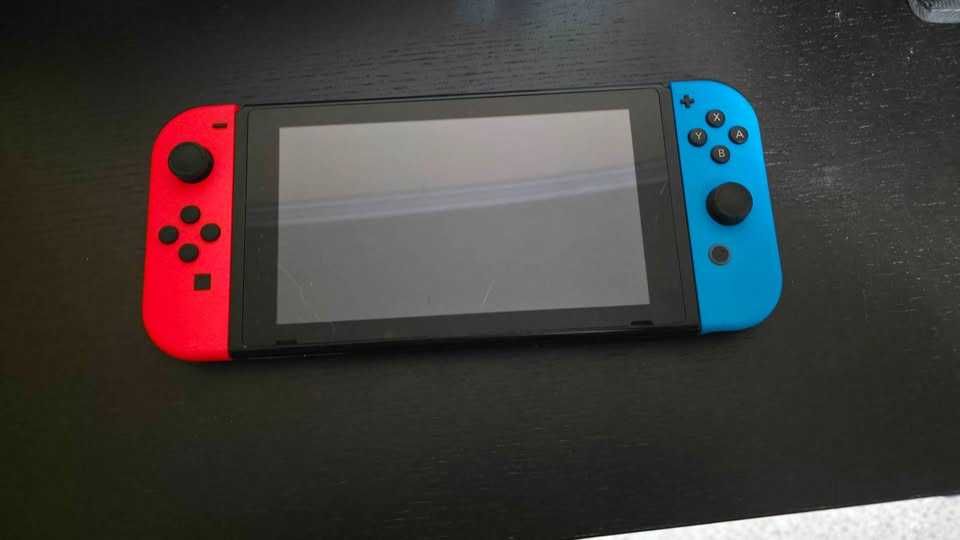Nintendo Switch пълен комплект + 6 топ игри, калъф и Pro контролер