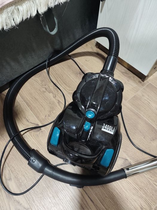 Продается пылесос состояние хорошее работает хорошо.