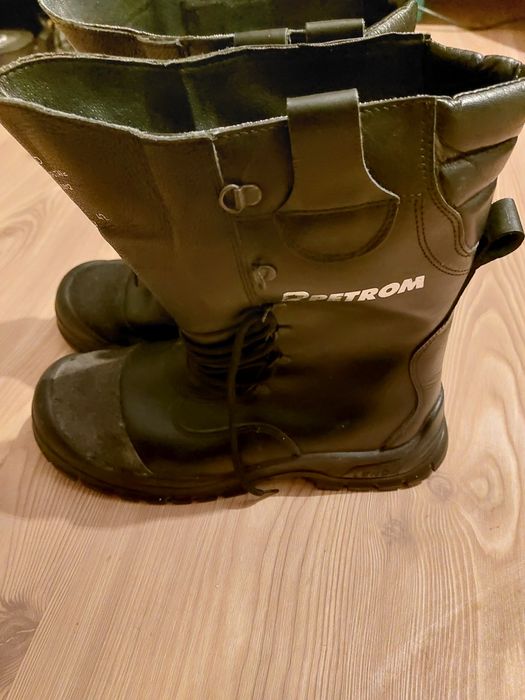 Bocanci de lucru/protecție Petrom, mărimea 42