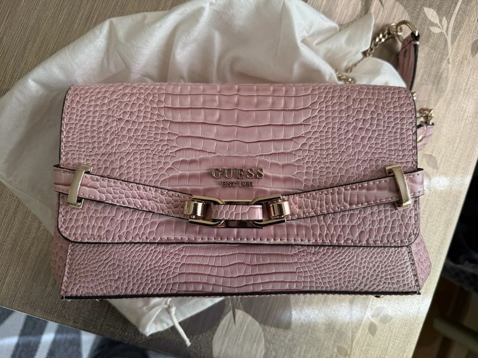 Розова чанта Guess