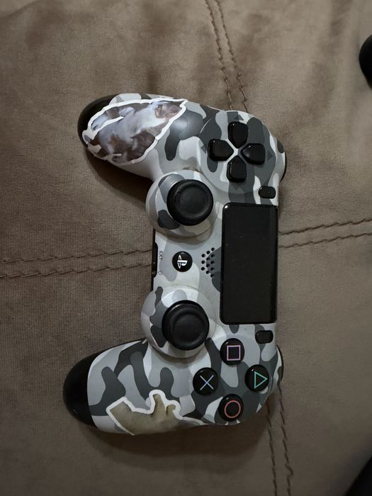 playstation 4,2 manete