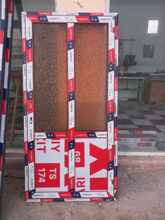 Xohlagan turdagi eshik va romlar