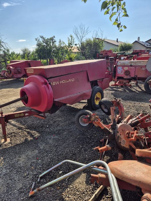 Presa   Balotiera   New    Holand    Zona   de   munte    tractor   mic   30  Cp   adusa  recent