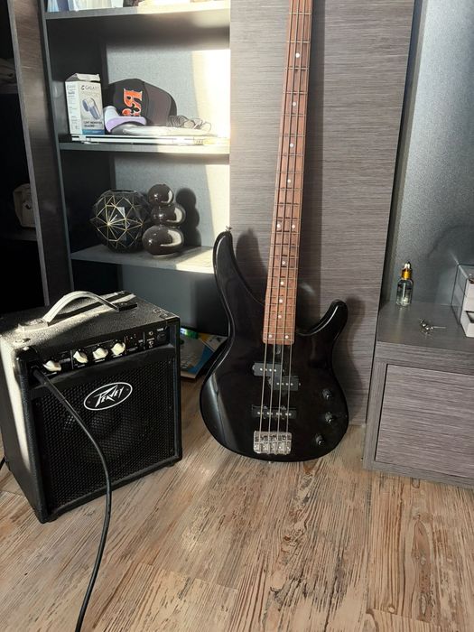 Бас гитара Yamaha + усилитель Peavey